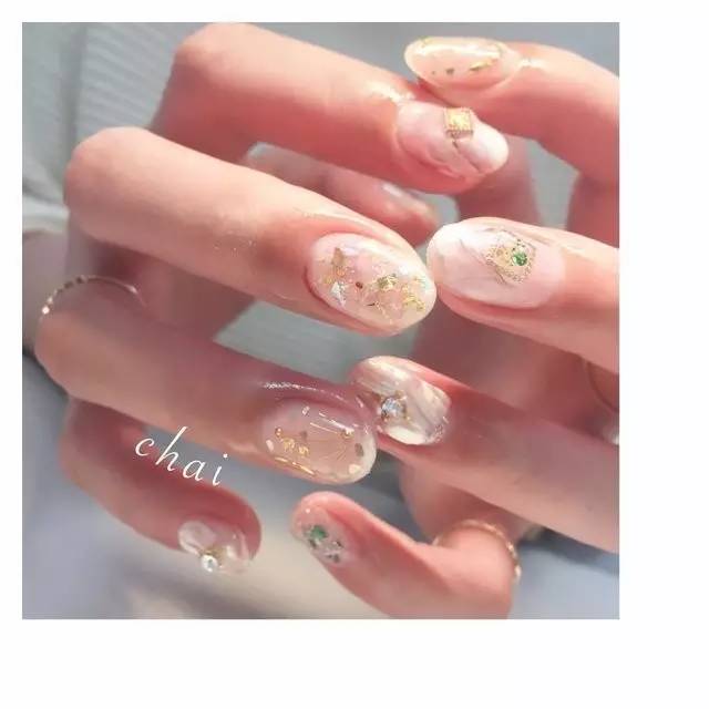 适合圣诞节的美甲你学会了吗,圣诞款美甲来啦简单的法式风