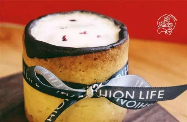 圣诞搞事啊!这杯咖啡竟好喝得我连杯子都吃掉了!