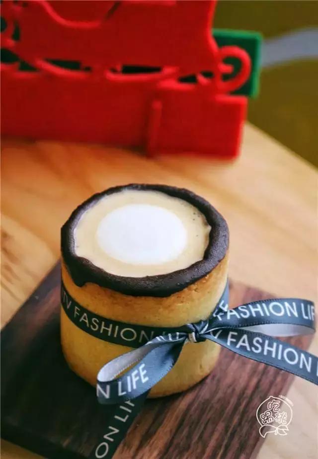 圣诞搞事啊!这杯咖啡竟好喝得我连杯子都吃掉了!