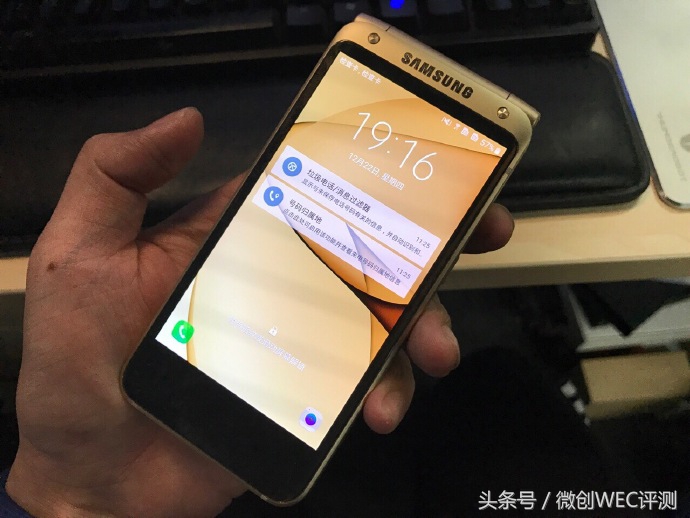 三星w2017现在还值得入手吗,三星w2017和w2017+的区别