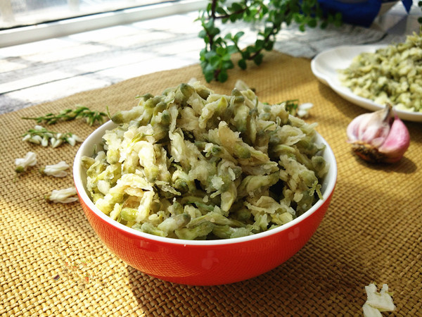 洋槐花蒸几分钟最好,蒸洋槐花麦饭的做法