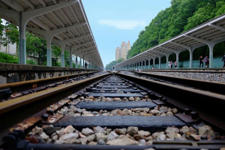 韶山伟人故居故事,韶山火车站历史资料