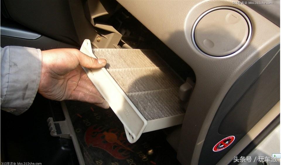 还没有熄火你就关掉空调和风机!难怪你车里有味