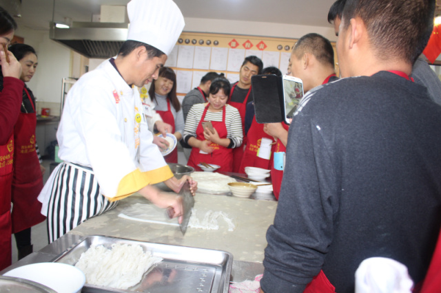 西安面皮的做法大全,汉中米皮做法小吃培训