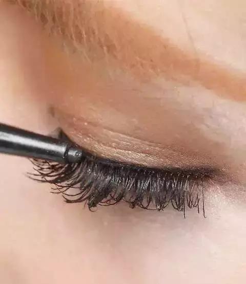 新手刷睫毛的正确方法,刷睫毛的好办法