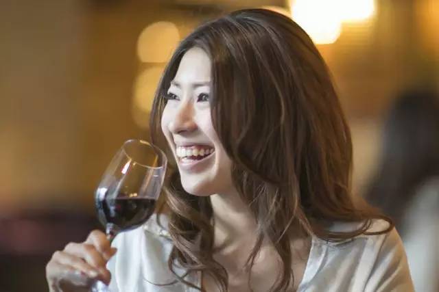 会喝酒的女人情人多是真的吗,好喝酒的女人怎么样