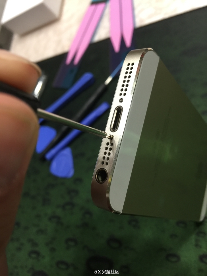 怎样给苹果5s换屏,苹果5s换电池详细教程