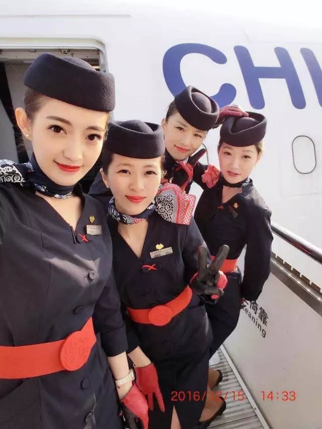 “美女”与“夜寿”：中国东航60岁生日晚宴趴新加坡分场