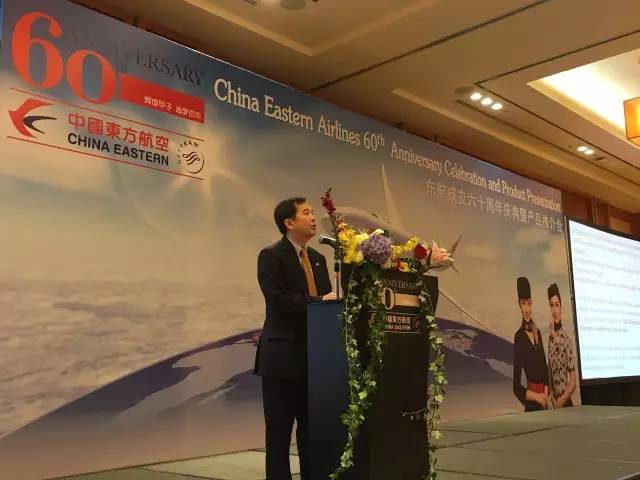 “美女”与“夜寿”：中国东航60岁生日晚宴趴新加坡分场
