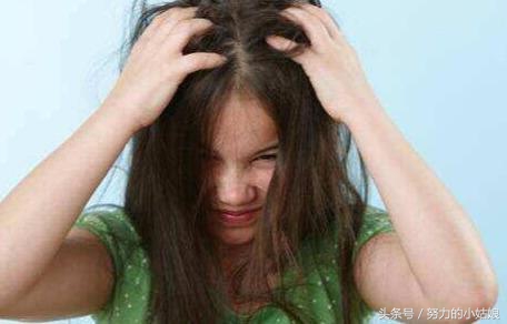 头上为什么会有螨虫?阿婆用一勺盐祛螨,千万螨虫落荒而逃