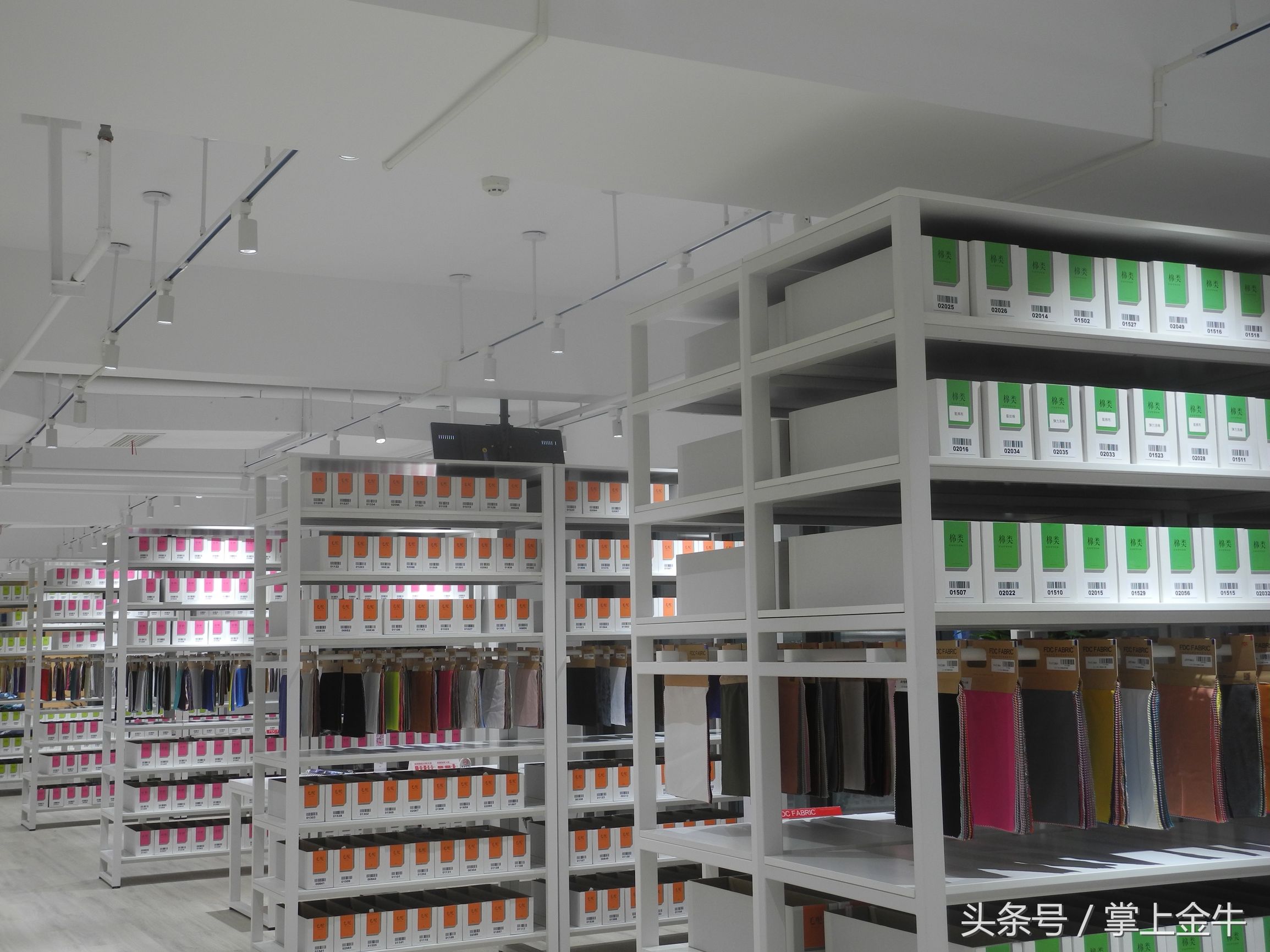 成都的服饰产业园,成都金牛区依纯服饰国际商贸城