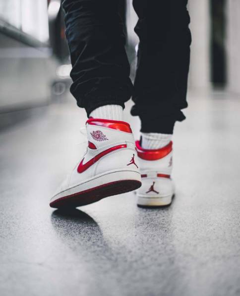 aj1现在哪双鞋值得入手,aj1两双不同配色一脚穿一只