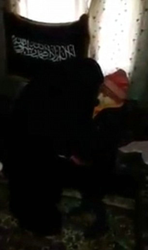 丧心病狂!恐怖分子吻别7岁女儿送其当“人肉*弹炸**”