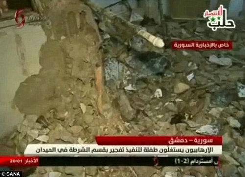 丧心病狂!恐怖分子吻别7岁女儿送其当“人肉*弹炸**”