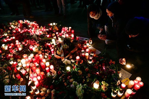 丧心病狂!恐怖分子吻别7岁女儿送其当“人肉*弹炸**”