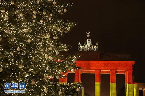 丧心病狂!恐怖分子吻别7岁女儿送其当“人肉*弹炸**”