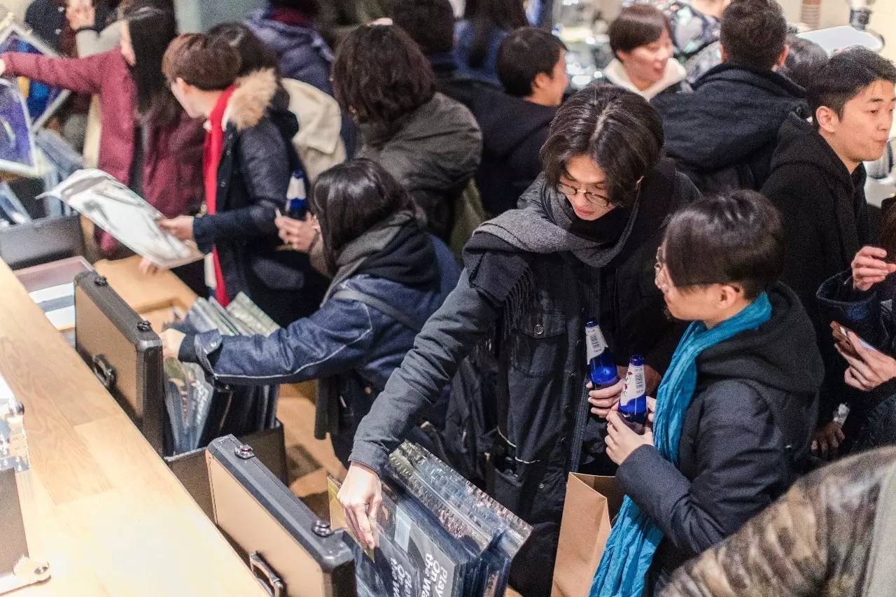 图集|我们带着这些“黑胶唱片”和几百个好看的人,一起入侵了DOE