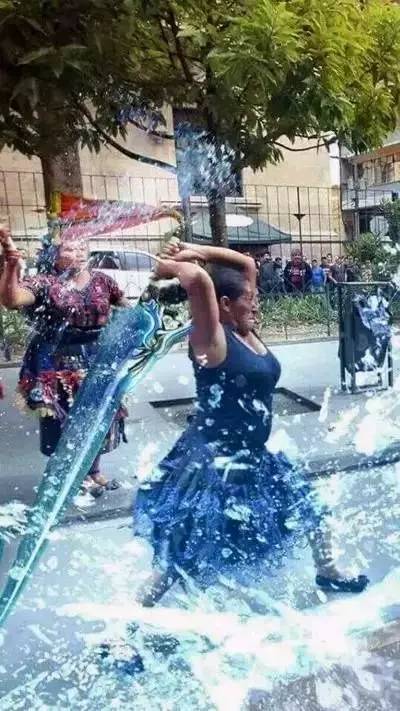 战斗民族大妈玩ak47,战斗民族的大妈有多强悍