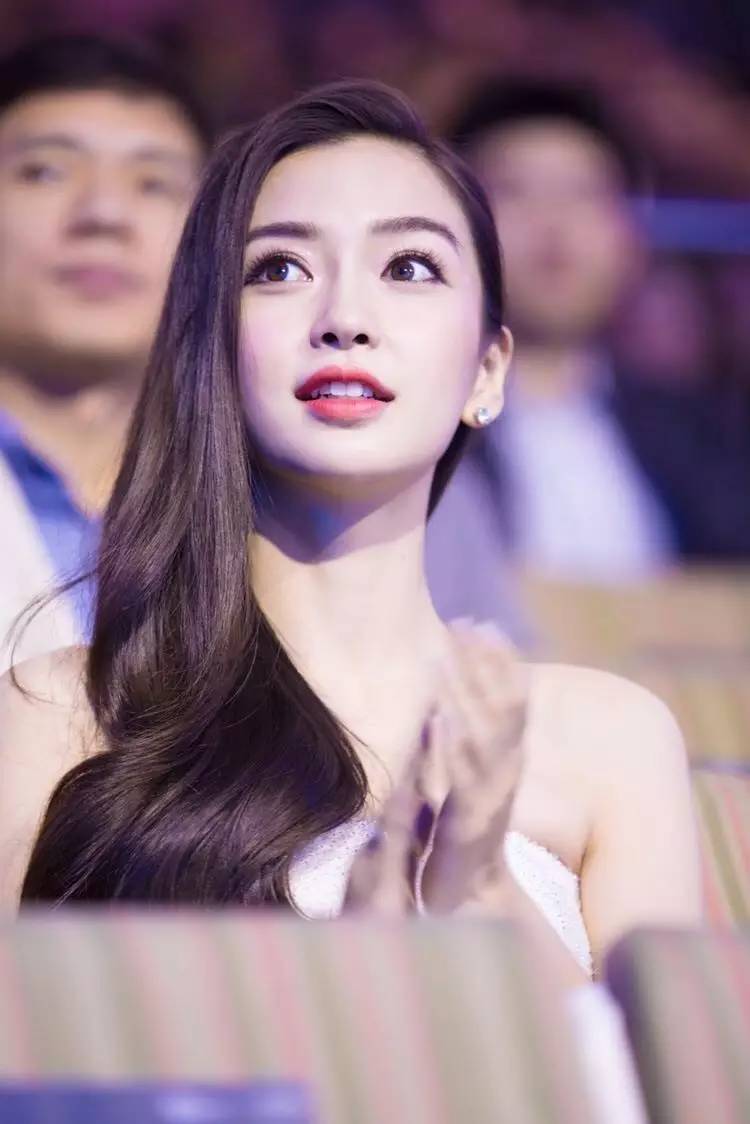 景甜素颜圈粉,景甜气场十足淡妆也很自信