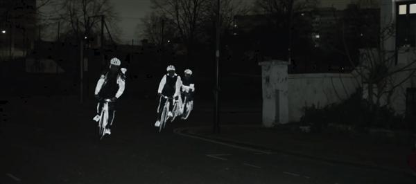 要夜骑更安全来喷一发沃尔沃的反光喷雾吧