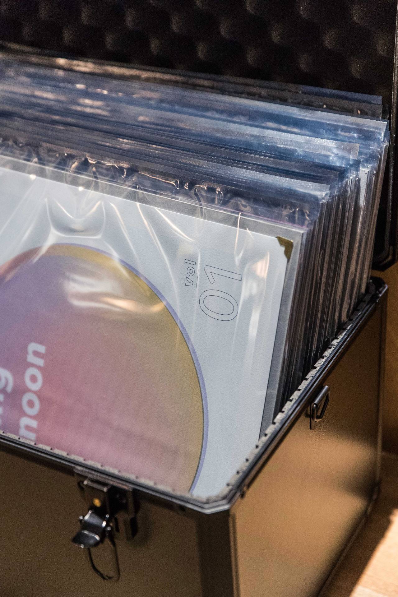 图集|我们带着这些“黑胶唱片”和几百个好看的人,一起入侵了DOE