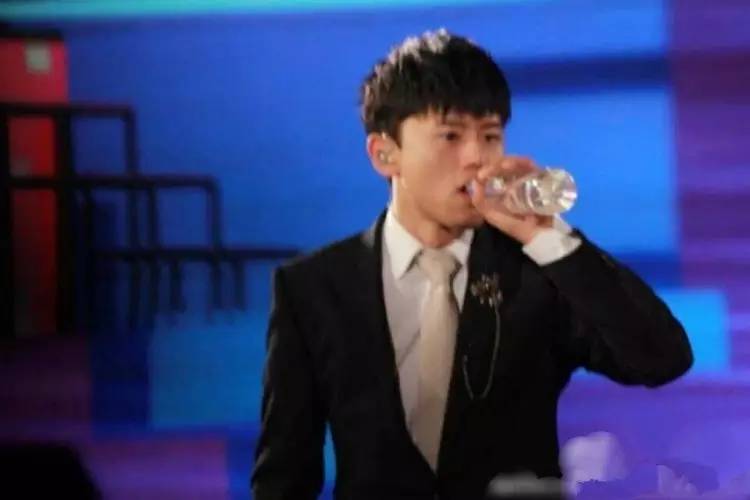 张杰歌手巅峰之作,张杰一个人的歌