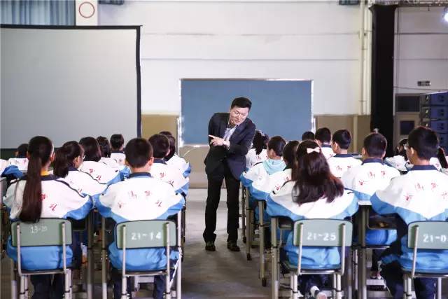 瞧,教育导报记者镜头下的2016!