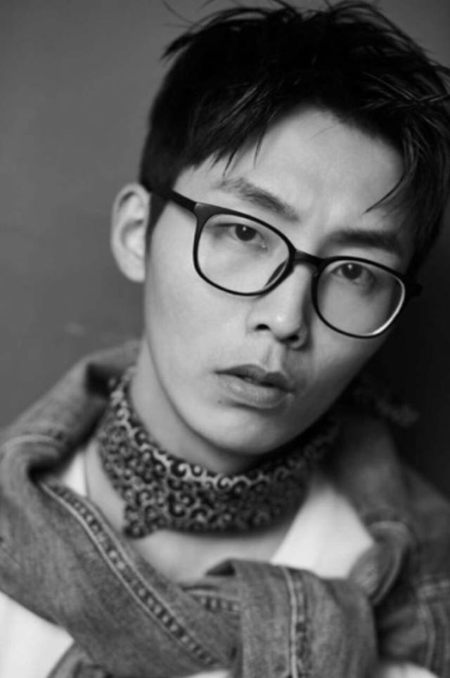 你以为的一见钟情,你以为的一见钟情其实是蓄谋已久