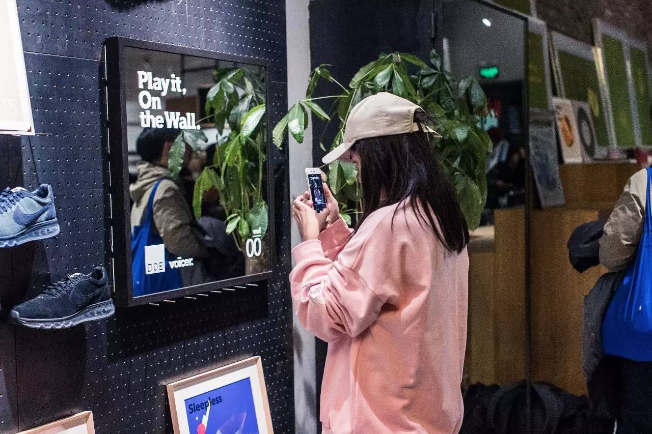 图集|我们带着这些“黑胶唱片”和几百个好看的人,一起入侵了DOE