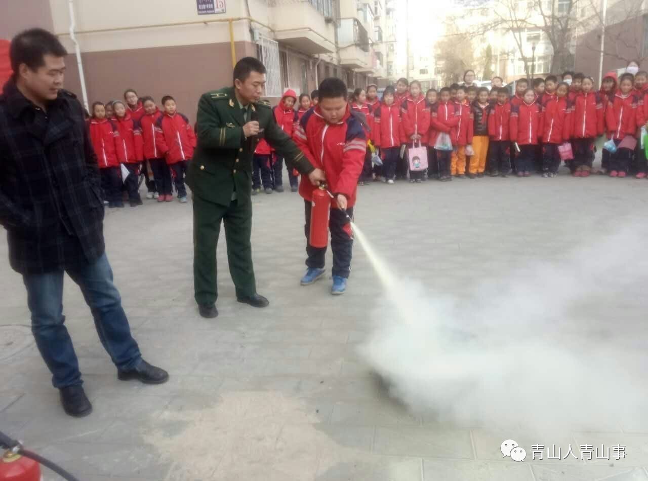 包五十二中家长感恩送锦旗｜新鲜草莓即将上市｜利民社区发放伤残特扶金｜赛音社区送温暖｜民一社区联动保平安