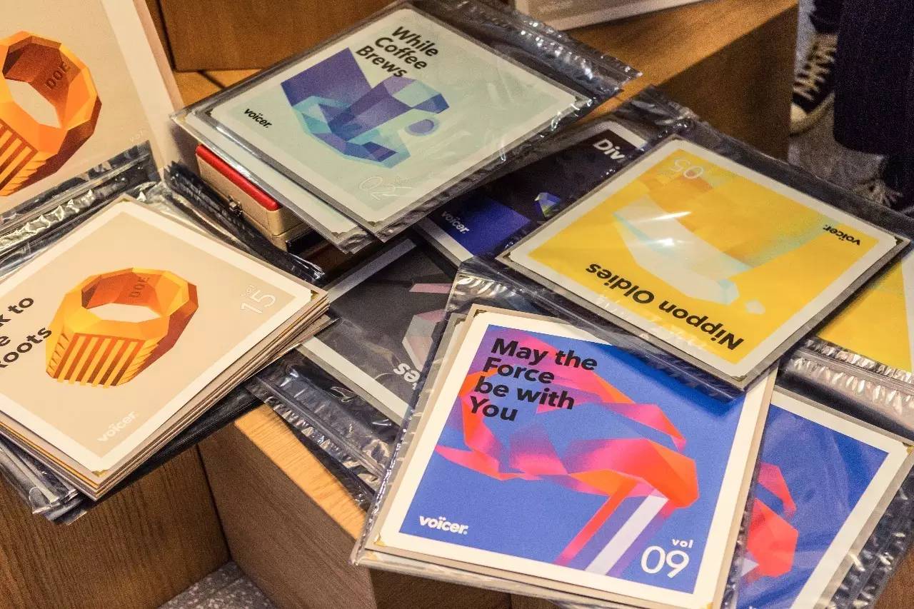 图集|我们带着这些“黑胶唱片”和几百个好看的人,一起入侵了DOE