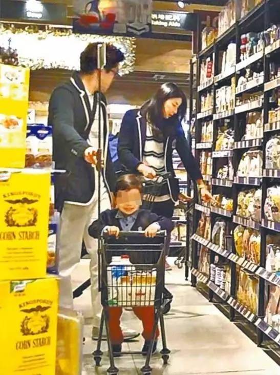 郭晶晶霍启刚逛超市视频,霍启刚郭晶晶逛街买菜