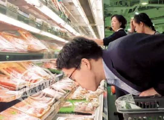 郭晶晶霍启刚逛超市视频,霍启刚郭晶晶逛街买菜