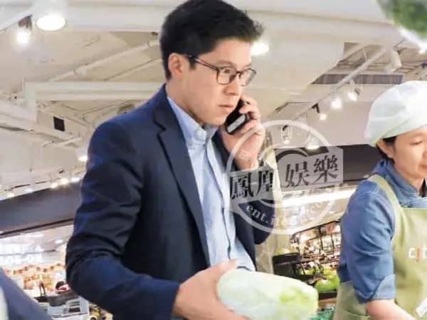 郭晶晶霍启刚逛超市视频,霍启刚郭晶晶逛街买菜