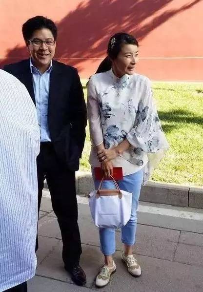 郭晶晶霍启刚逛超市视频,霍启刚郭晶晶逛街买菜