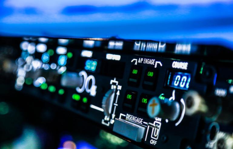 拥抱屋顶，让我们做一场离天空很近的梦