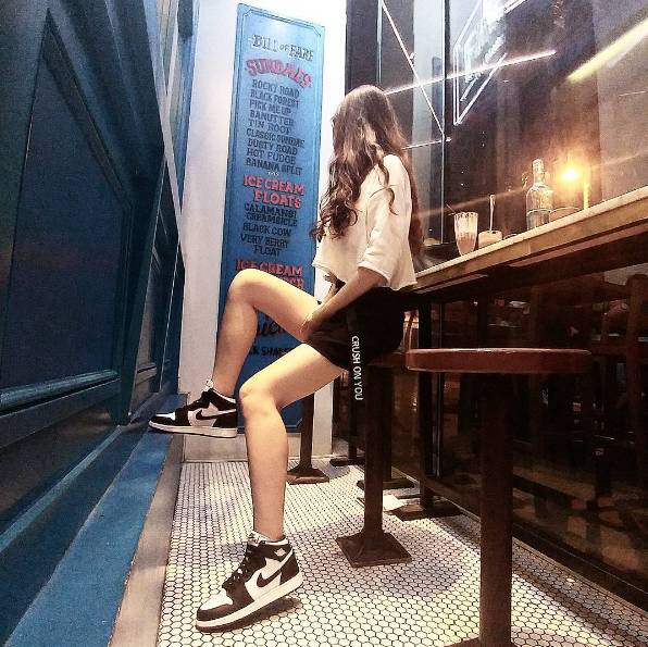 aj1现在哪双鞋值得入手,aj1两双不同配色一脚穿一只