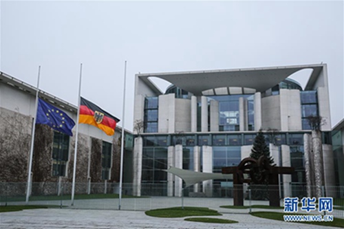 丧心病狂!恐怖分子吻别7岁女儿送其当“人肉*弹炸**”