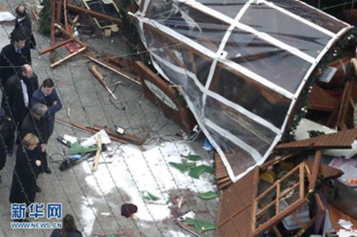 丧心病狂!恐怖分子吻别7岁女儿送其当“人肉*弹炸**”