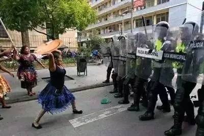 战斗民族大妈玩ak47,战斗民族的大妈有多强悍