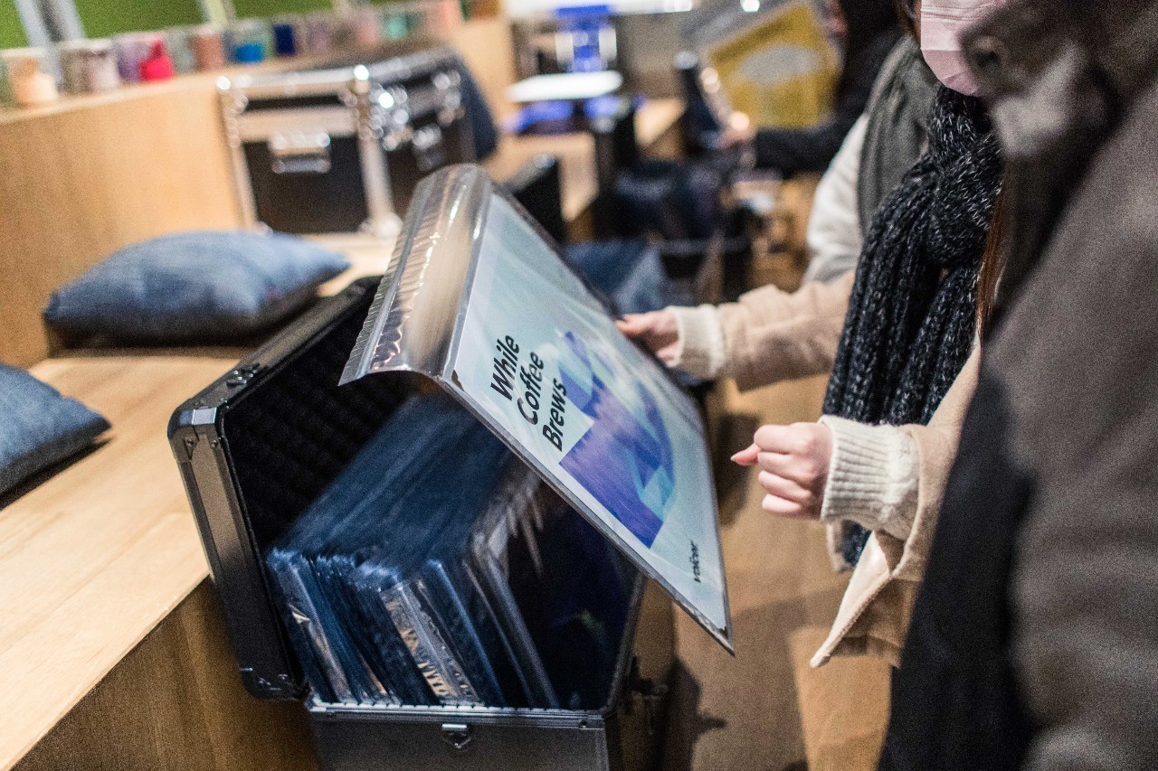 图集|我们带着这些“黑胶唱片”和几百个好看的人,一起入侵了DOE