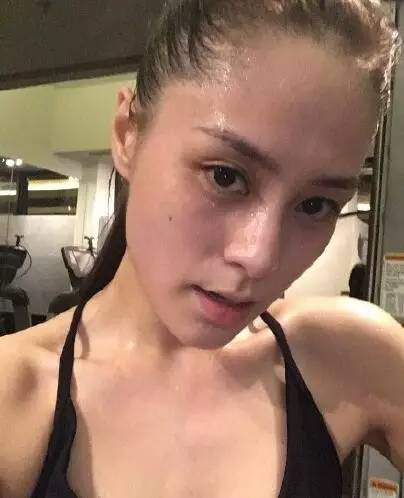 景甜素颜圈粉,景甜气场十足淡妆也很自信