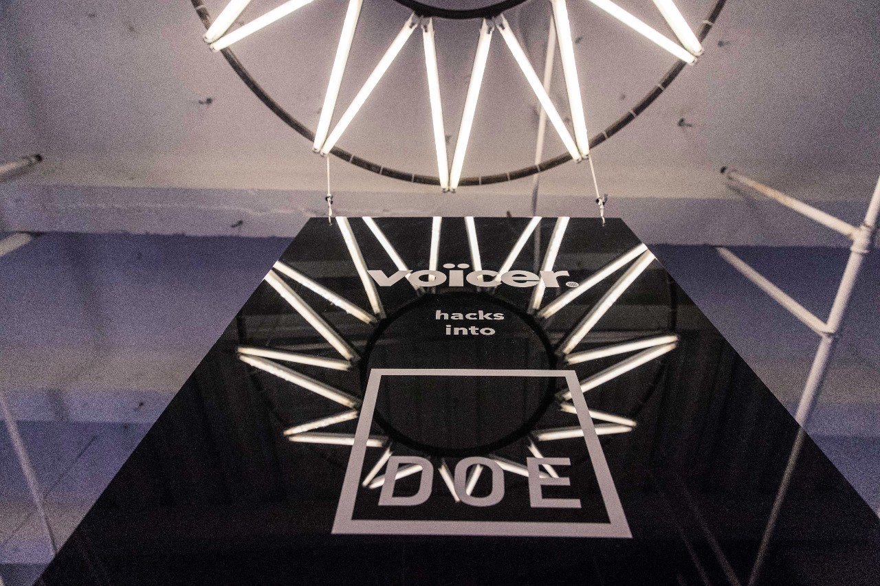 图集｜我们带着这些“黑胶唱片”和几百个好看的人，一起入侵了DOE