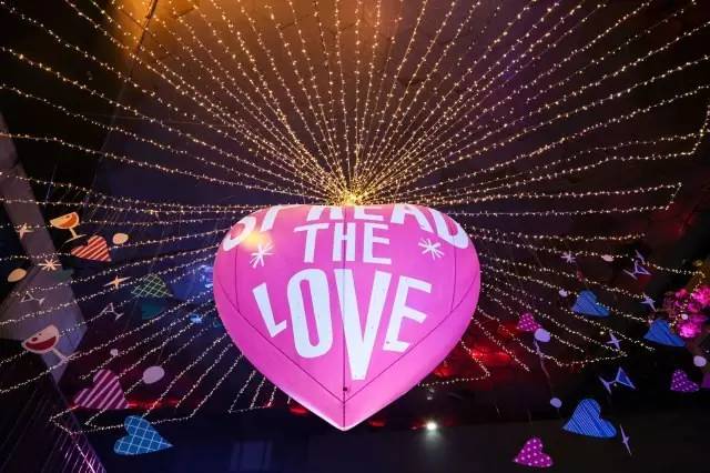 “圣诞大爷”们来成都了！随手把兰桂坊玩了个底朝天