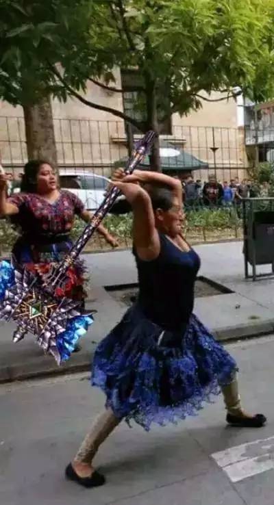 战斗民族大妈玩ak47,战斗民族的大妈有多强悍