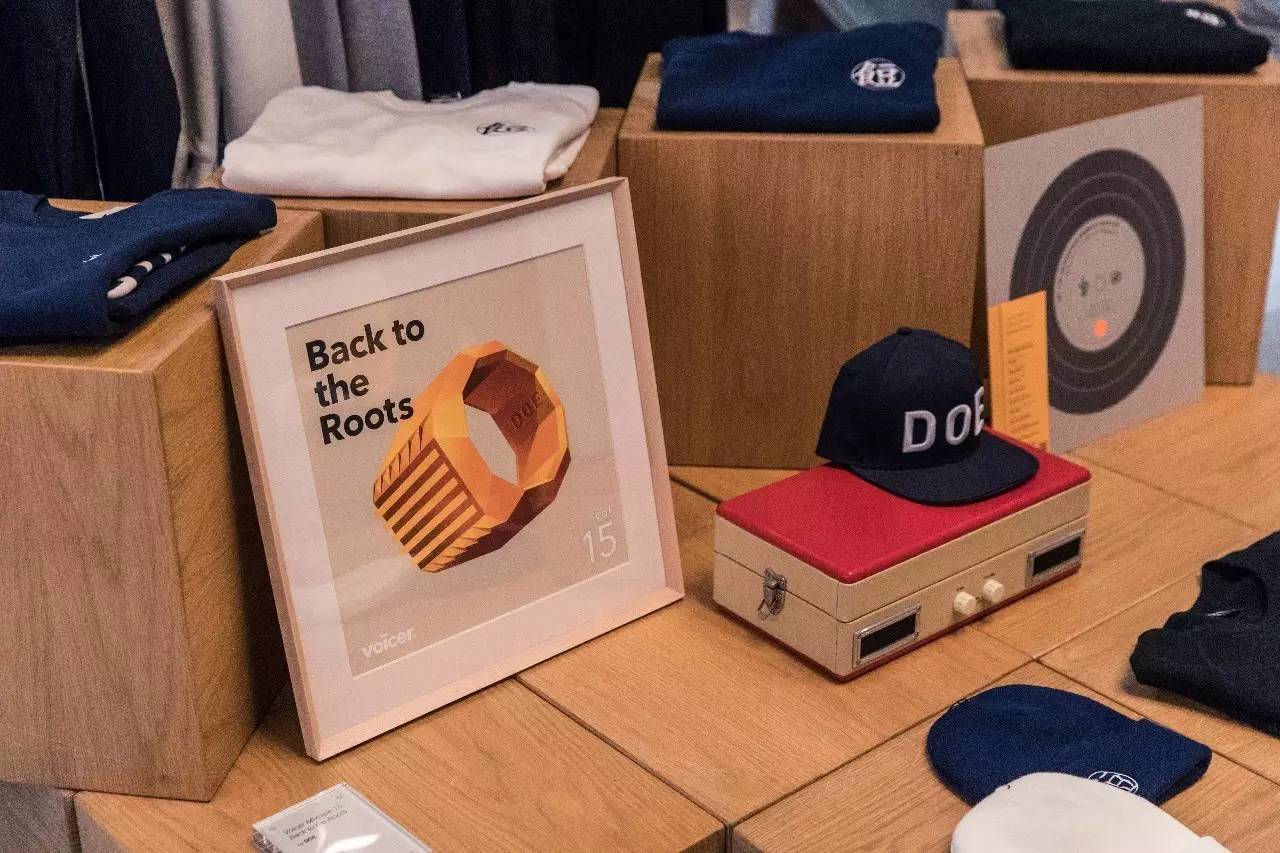 图集|我们带着这些“黑胶唱片”和几百个好看的人,一起入侵了DOE