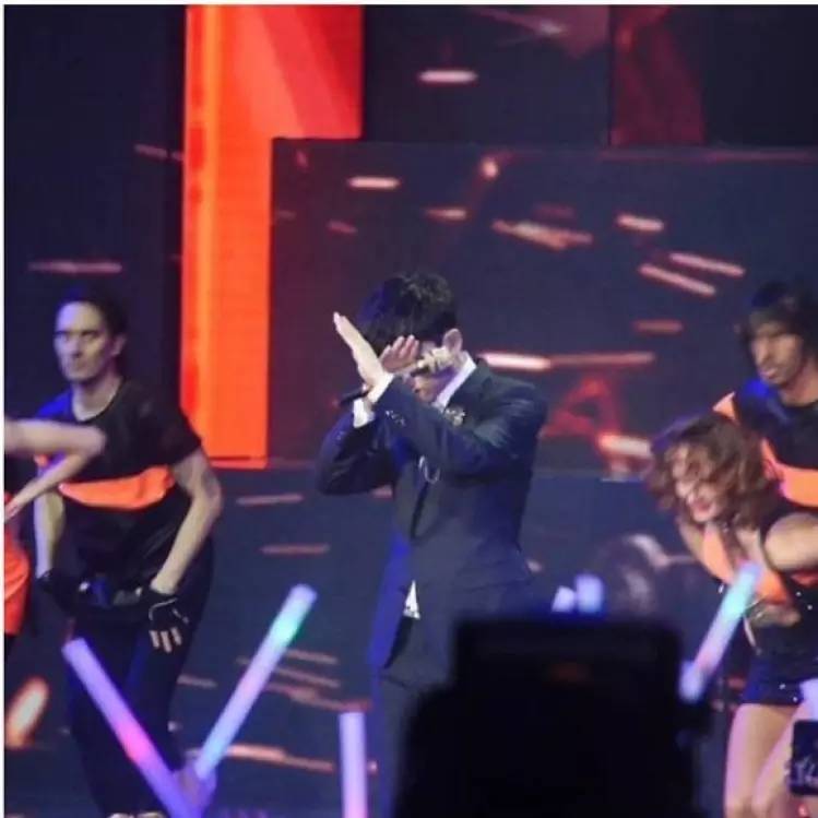 张杰歌手巅峰之作,张杰一个人的歌