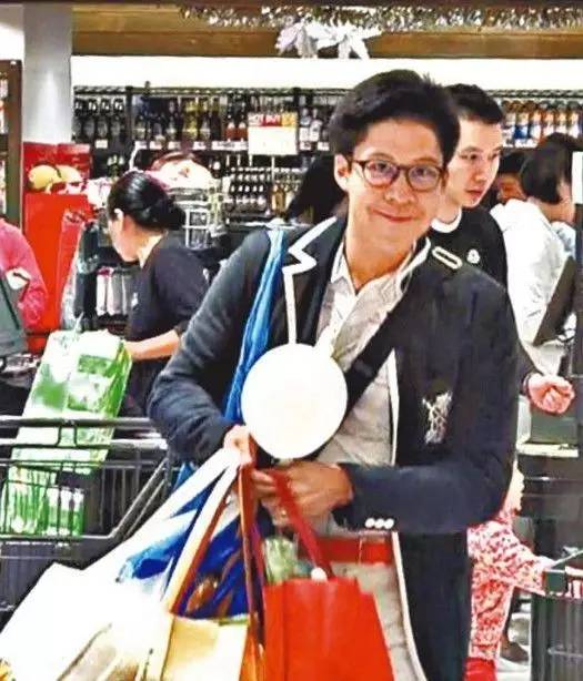 郭晶晶霍启刚逛超市视频,霍启刚郭晶晶逛街买菜