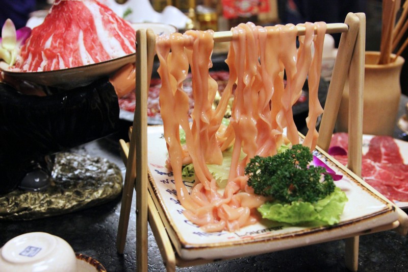 「有福利！」凤望龙门开业来，只有四人吃到最后的特辣锅，我们挑战了全素菜