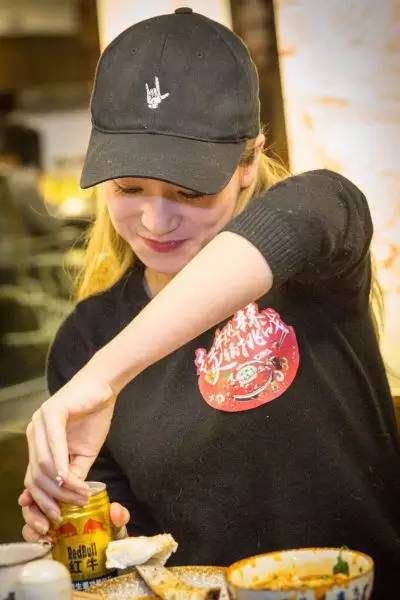 「有福利！」凤望龙门开业来，只有四人吃到最后的特辣锅，我们挑战了全素菜